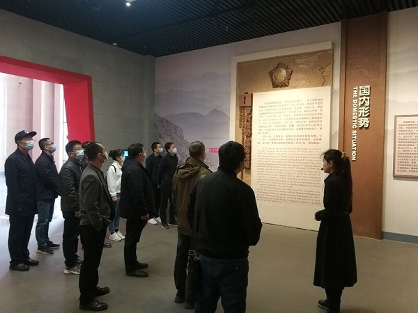 3d1098cd44e44b929036618c80b549c6.jpg 参观扶眉战役纪念馆.jpg