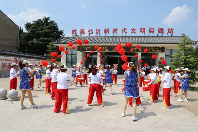 社区居民 行鼓表演.jpg