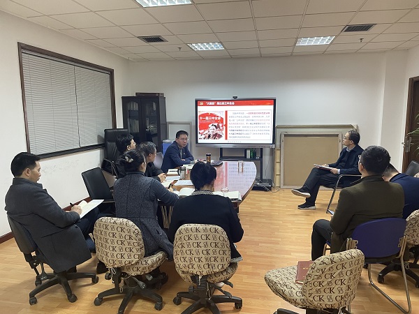 郑伟宣讲党的十九届六中全会精神.JPG