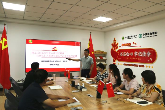 支部书记讲党课.jpg