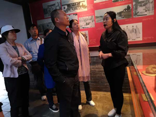 d0decaf7abd64020a1fa275cfbaff2ac.jpg 2 在蒲城杨虎城纪念馆参观.jpg