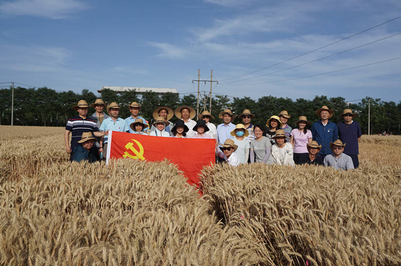 合影_副本.jpg