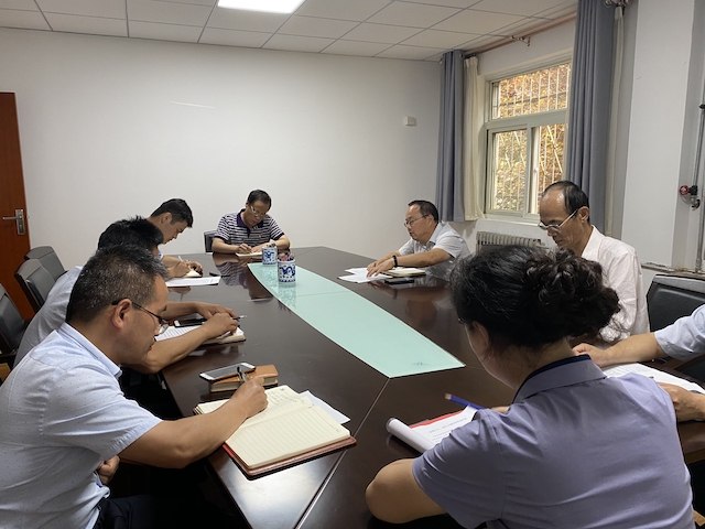 第二党小组组织生活会现场.jpg