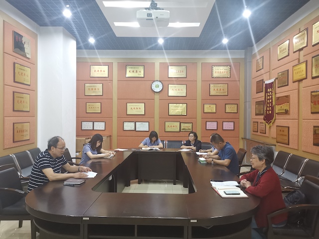 第一党小组组织生活会现场.jpg