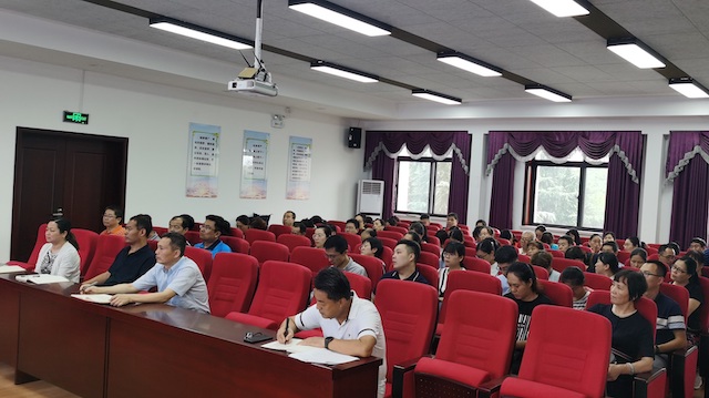专题辅导报告会现场.jpg