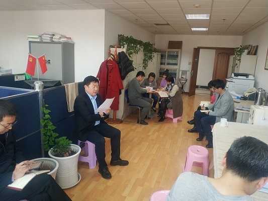 房玉林传达会议精神.jpg