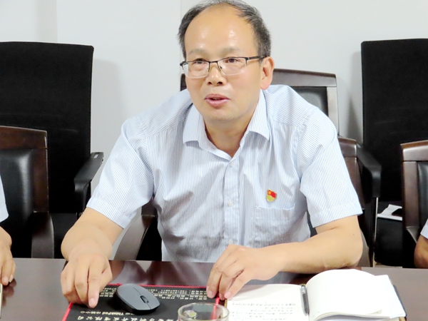 魏永平讲授党课-1.jpg