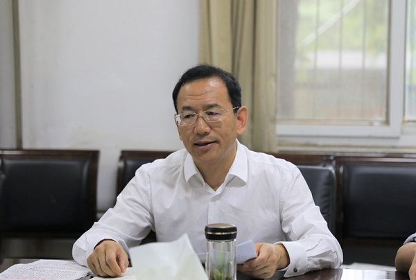 校党委副书记闫祖书讲话.JPG