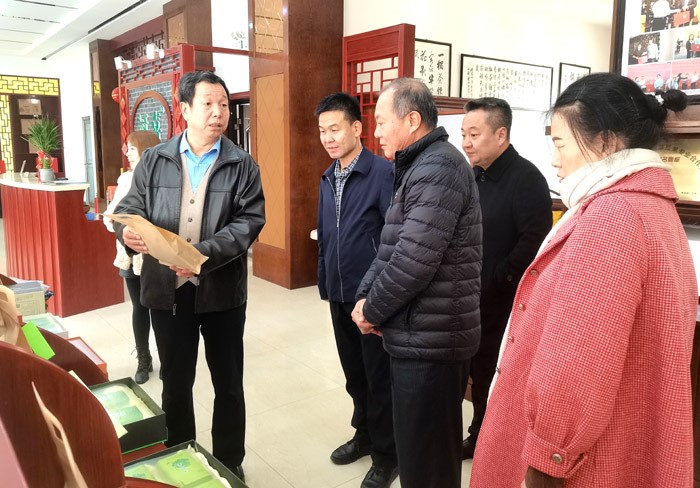 在汉中冠喜现代农业发展有限公司考察.jpg