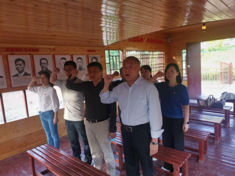 重温入党誓词.jpg
